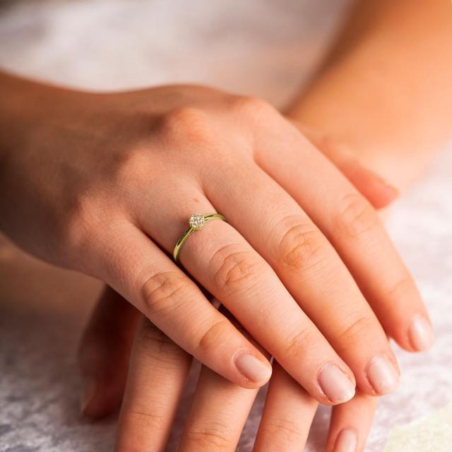 Ring i gull med diamanter 0,10 ct WP